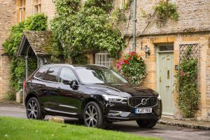 Volvo XC60 T8 Inscription 2017 года (UK)